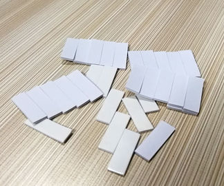Weißes Quadrat-Doppeltes versah Schaum-Band/die starke Auflage, die Klebstreifen anbringt mit Seiten