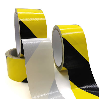 Einseitiges gelbes schwarzes selbstklebendes Band der Gefahrn300um