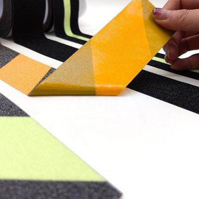 Industrielle Treppen-Laufsteg-Schutzlösung Rutschfestes Bodenband Starke Traktionsfläche